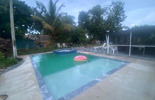 Florida Gardens Apartment | Perfect Getaway: Pool House with Hot Tub & Fire Pit