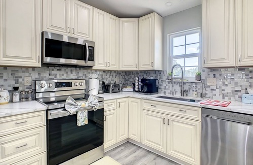 St. Cloud House | Tranquil Pool House Near Disney with Private Amenities