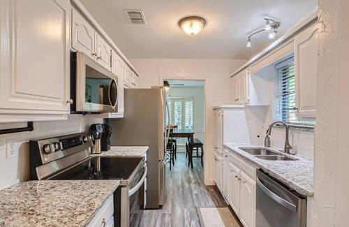 Wylie House | Tranquil Pool House in Wylie, TX - 10 Min from Turnpike