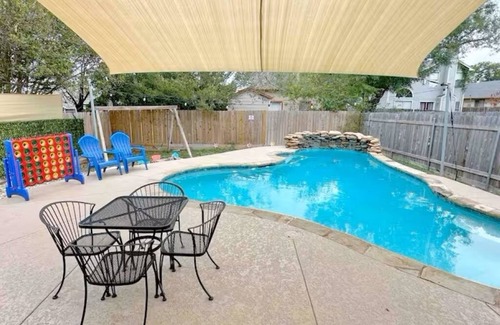 Round Rock House | Pool House near Downtown Round Rock