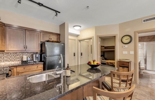 South Pandosy Apartment | Stylish 3-Bedroom Pool Level Suite at Fabulous Resort