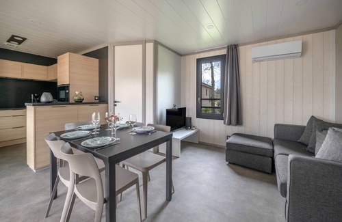 Guerande Ski Chalet | Relaxing Getaway in Guérande with Pool and Breakfast