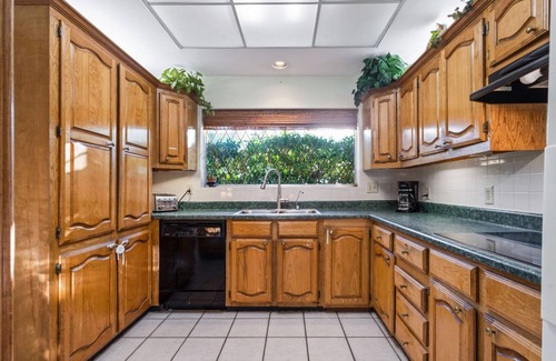 Duncanville House | Relaxing Pool Oasis: Enjoy a Hot Tub & Amazing Amenities