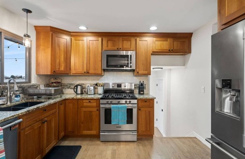 Arvada House | Lakefront Retreat with Pool & Peloton Near Denver