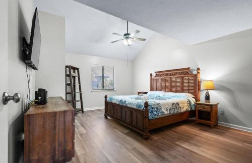 Surfside Beach House | Oceanview Retreat: Pool Overlook 11D GCR, Rated 10/10