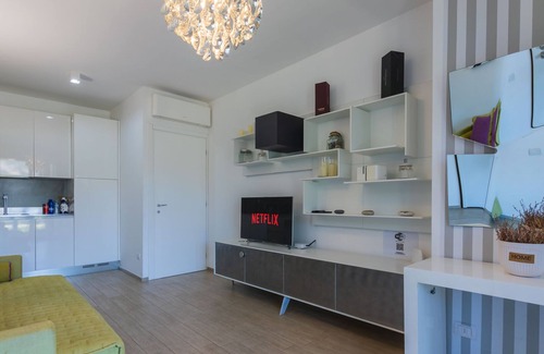 Pietra Ligure House | Idyllic Sea View Retreat at La Perla Ligure with Pool