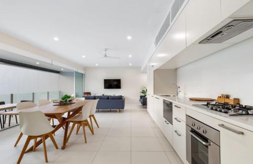 Port Douglas Apartment | Relax at Pool Resort Port Douglas - 4 Star Family Retreat