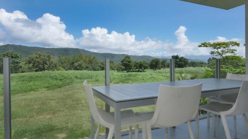 Port Douglas Apartment | Relax at Pool Resort Port Douglas - 4 Star Family Retreat