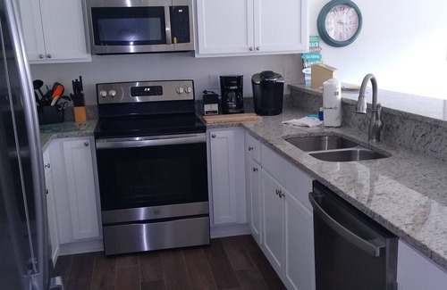 Gulf Shores Condo | Poolside Retreat with Ocean Views and Top-Rated Amenities