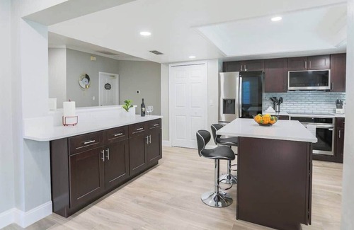 Pinellas Park House | Pool Table, Minigolf, Games @ Pondside FunHouse