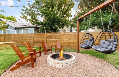 Highland Park House | POOL - Theater KING BED & 7 minutes to RiverWalk