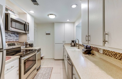 Barton Hills Condo | Pool & Trail Access On-Site: Barton Creek Condo!