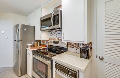 Barton Hills Condo | Pool & Trail Access On-Site: Barton Creek Condo!