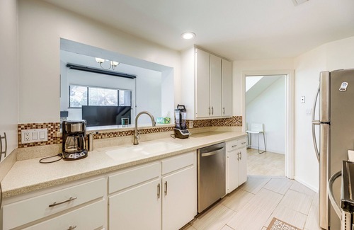 Barton Hills Condo | Pool & Trail Access On-Site: Barton Creek Condo!