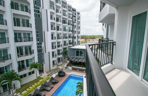 Kram Condo | Pool view 1 bdrm/Kitchen/AC/Wi-Fi/near the beach