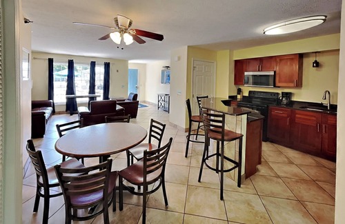 Put-in-Bay Condo | Inviting Pool View Condo for 8 with Modern Kitchen & Amenities