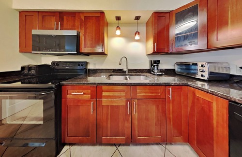 Put-in-Bay Condo | Inviting Pool View Condo for 8 with Modern Kitchen & Amenities