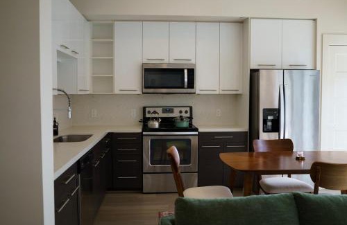 Midtown Apartment | Pool View Downtown Near Stadiums