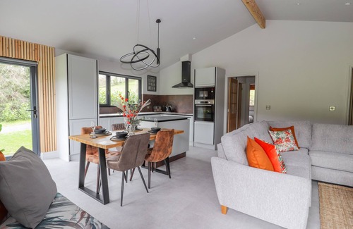 Meifod Cottage | Family-Friendly Pool View Retreat with Hot Tub in Meifod