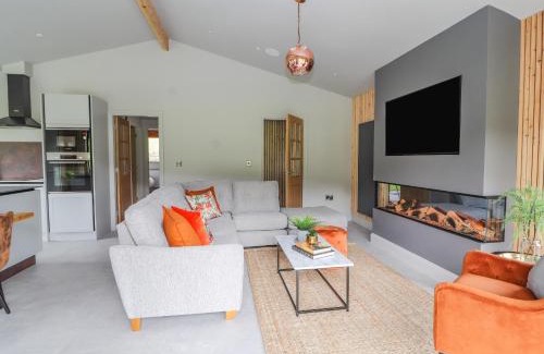 Meifod House | Serene Pool View Retreat with Child-Friendly Amenities