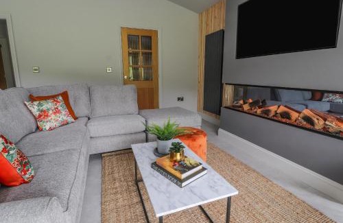 Meifod House | Serene Pool View Retreat with Child-Friendly Amenities