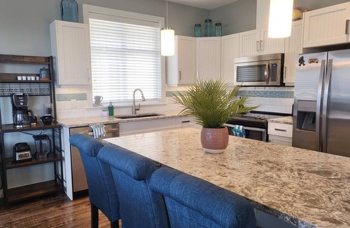 Okanagan-Similkameen House | Idyllic Kismet VIEW Cottage with Pool and Golf Cart Access