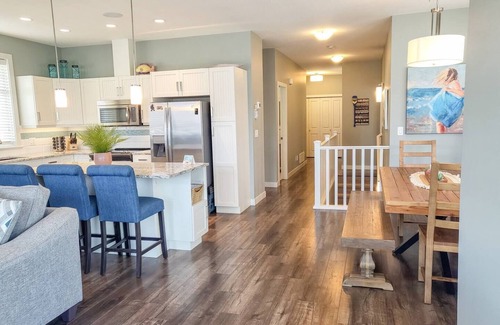 Okanagan-Similkameen House | Idyllic Kismet VIEW Cottage with Pool and Golf Cart Access