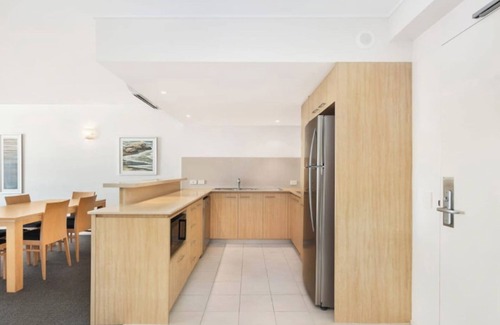 Ballina Apartment | Pool View Retreat - Free WIFI