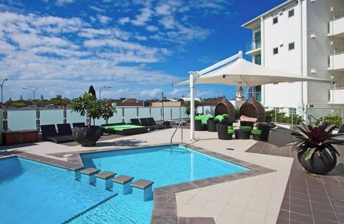 Ballina Apartment | Pool View Retreat - Free WIFI