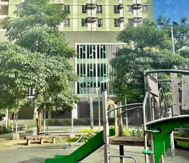 Lahug Apartment | Pool view Studio with WiFi & Netflix , Avida Riala
