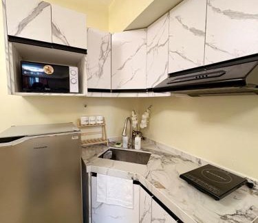 Lahug Apartment | Pool view Studio with WiFi & Netflix , Avida Riala