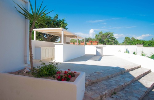 Torre San Giovanni Villa | Relaxing Pool View Villa with Free Wi-Fi in Salento