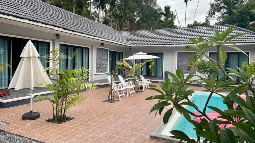 Phrom Khiri House | Escape to Pool Villa Nita with Oceanfront Spa & Views