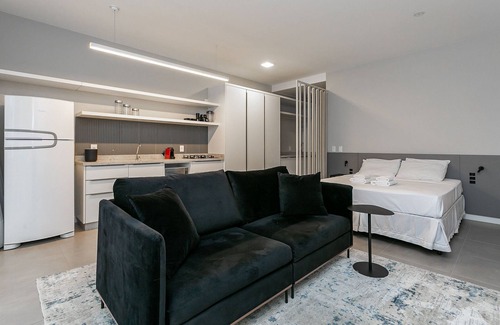 Centro Apartment | Top-Rated HOMS Hotel: High-Speed WIFI & Family-Friendly Fun
