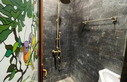 Artashavan Villa | Relaxing Retreat at Poolside Argel with Hot Tub & More