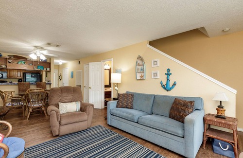 Corpus Christi Condo | Relaxing Poolside Condo with Private Balconies & Ocean Views