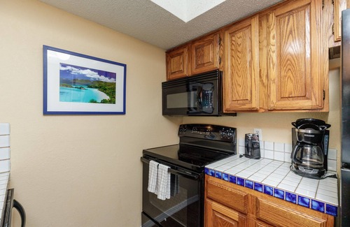 Corpus Christi Condo | Relaxing Poolside Condo with Private Balconies & Ocean Views