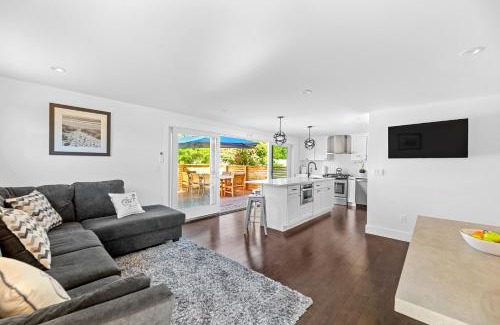 Ocean Bay Park House | Elegant Poolside Chic Retreat by the Sea - 4 Star Experience