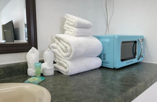 Lake City Hotel | Inviting Poolside Double Rooms with Family-Friendly Amenities