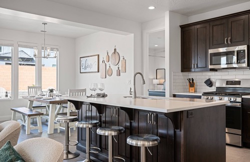 Washington House | Unforgettable Poolside Retreat with Private Amenities for 20