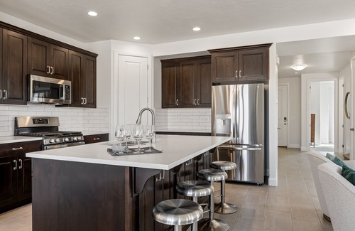Washington House | Unforgettable Poolside Retreat with Private Amenities for 20
