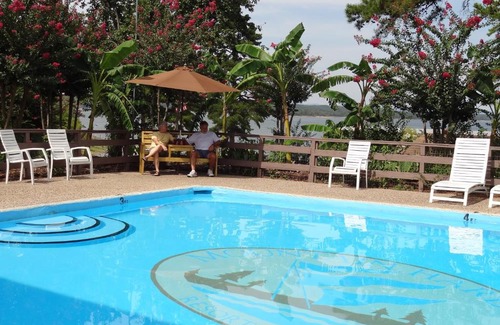 Mount Ida Hotel | Relaxing Poolside King Cabana with Kitchen & Pet-Friendly Amenities