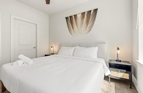 Windsor Park Apartment | Poolside Luxury 1BR w Private Patio