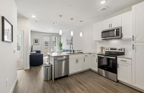 Windsor Park Apartment | Poolside Luxury 1BR w Private Patio