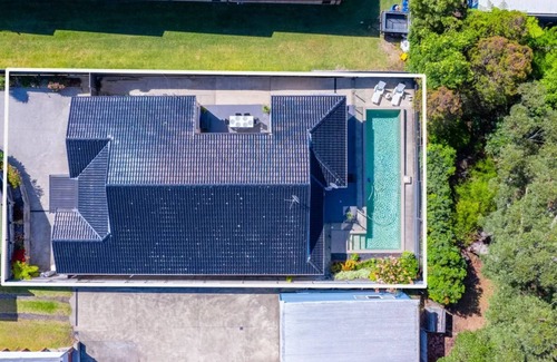 Vincentia House | Poolside Oasis by Experience Jervis Bay