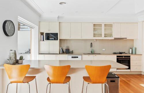 Lindfield House | Relaxing Poolside Retreat in Sydney - Perfect for Families