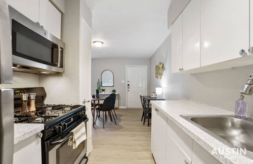 Cherrywood Apartment | Relaxing Poolside Retreat with Spa & Pet-Friendly Amenities