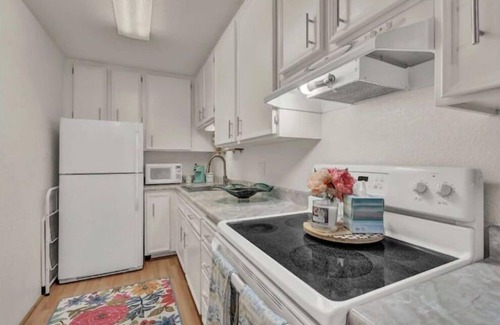 Racquet Club West Condo | Serene Poolside Retreat Ideal for Families and Relaxation