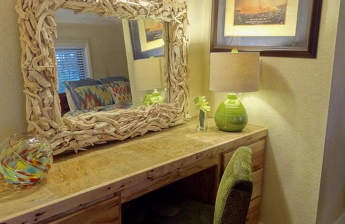 Mount Ida Hotel | Inviting Poolside Queen Cabana with Kitchen & Lake Views