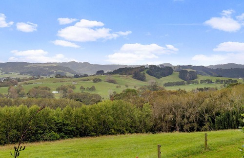 Matakana House | POOLSIDE SERENITY - T?WHARANUI PENINSULA HOLIDAY HOME in Matakana